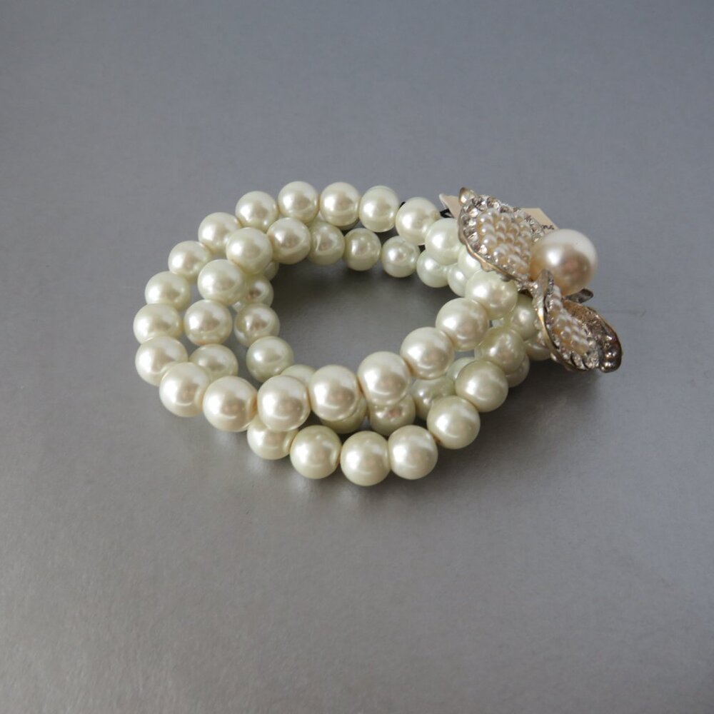 NWT Temptations Faux Pearl Triple Strand Expandable Flower Bracelet - Picture 4 of 10
